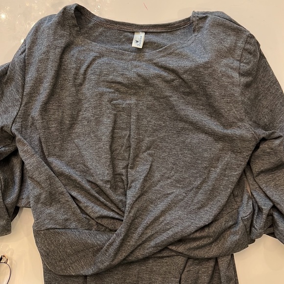 Woman’s Top + Wind leg Pens Set🌺 - Picture 12 of 13